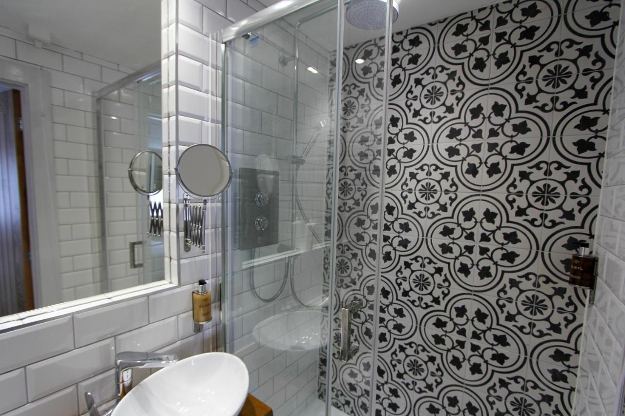 Hotel Tyr Winch à Cardiff Extérieur photo