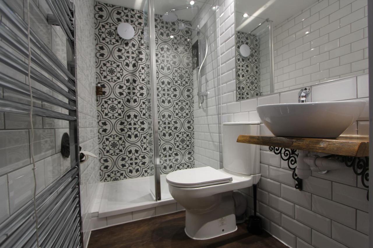 Hotel Tyr Winch à Cardiff Extérieur photo
