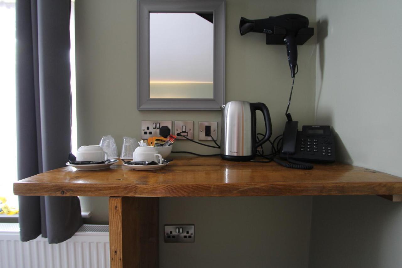 Hotel Tyr Winch à Cardiff Extérieur photo